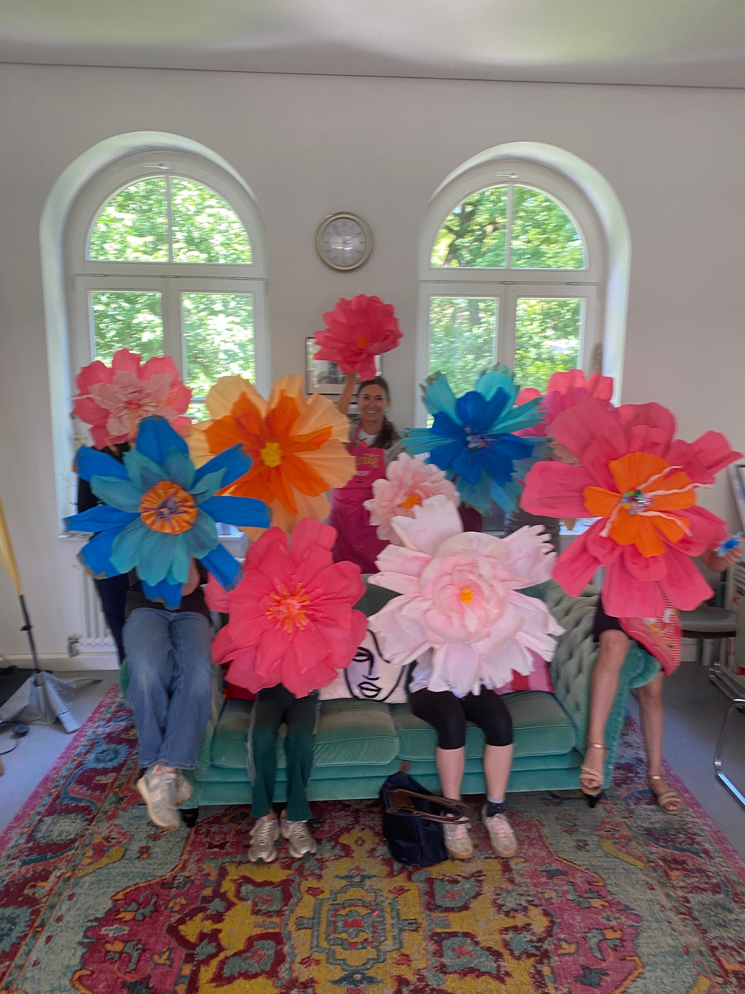 Sie betrachten gerade Flower Power in der Kunst­werk­statt – ein far­ben­fro­her Erfolg